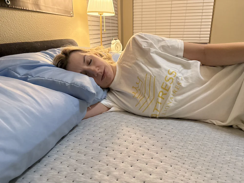 Side sleeper testing the Casper Dream mattress