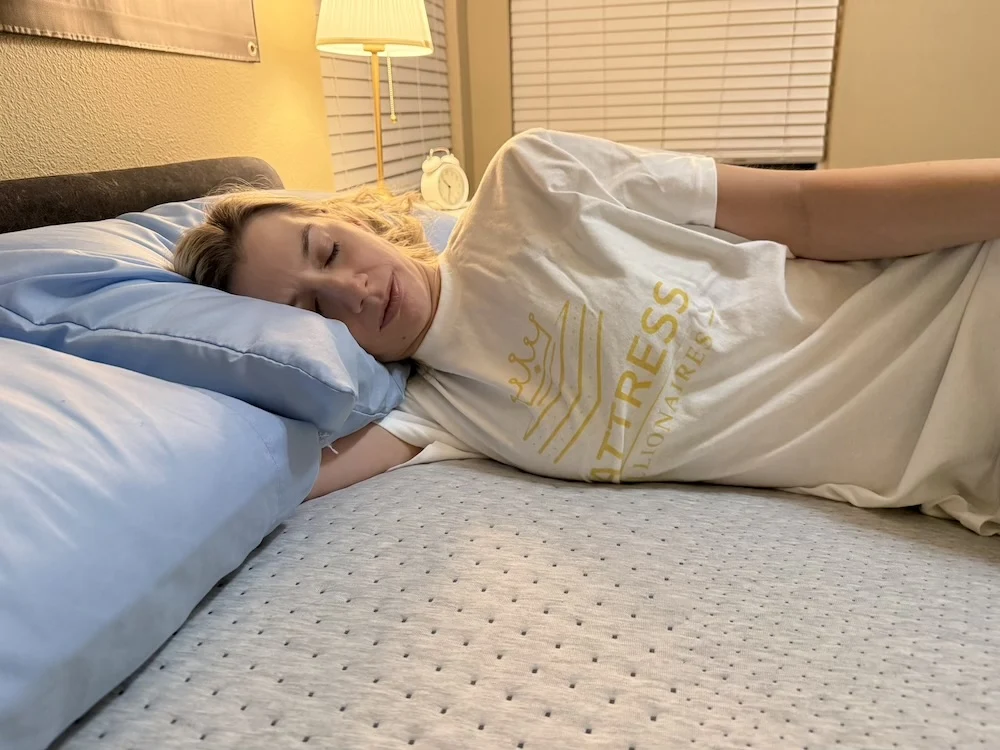 Tester side sleeping on Casper Dream mattress to show shoulder compression during pressure relief testing