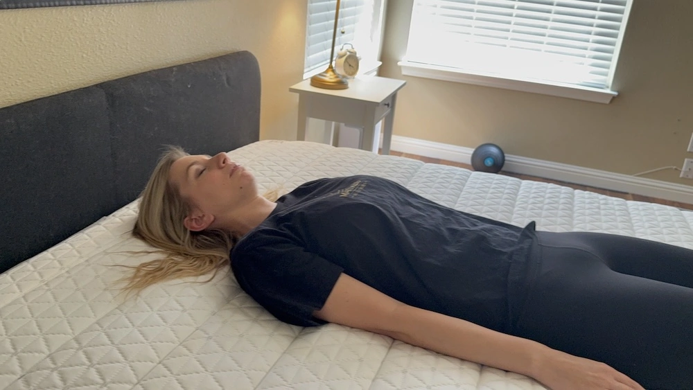 Back sleeping test on the Helix Midnight mattress