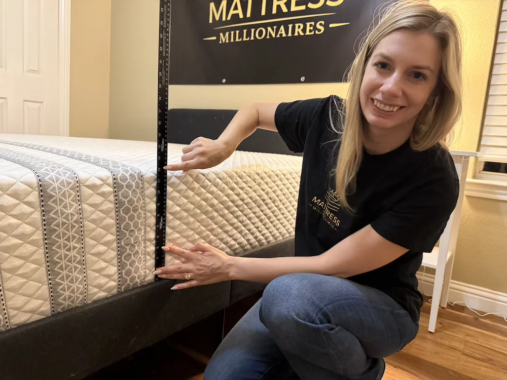 Mattress Millionaires tester measuring the Leesa Sapira Hybrid mattress height