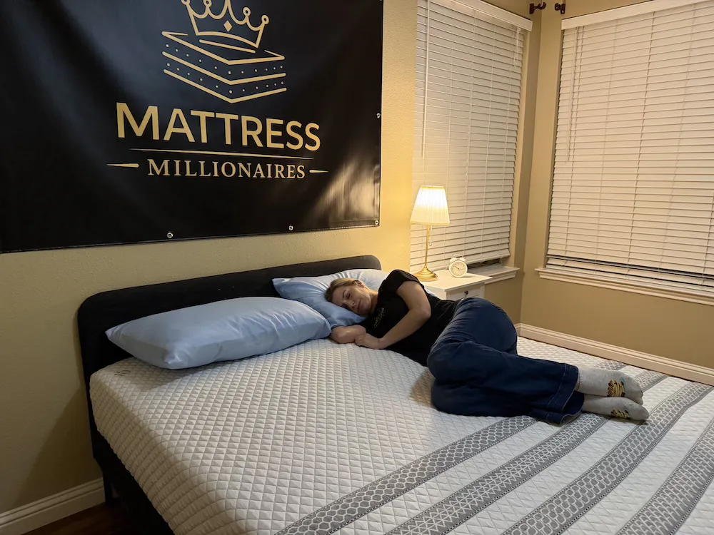 Side sleeper testing pressure relief on the Leesa Sapira Hybrid mattress
