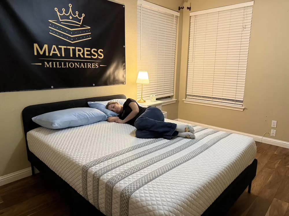 Side sleeper testing pressure relief on the Leesa Sapira Hybrid mattress