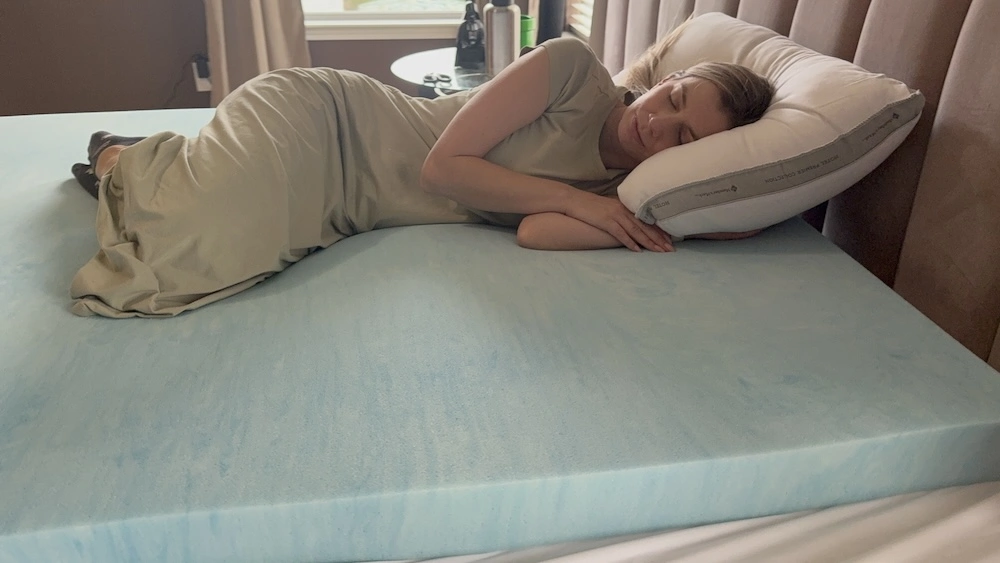 Person sleeping on mattress with proper spinal alignment and full body support