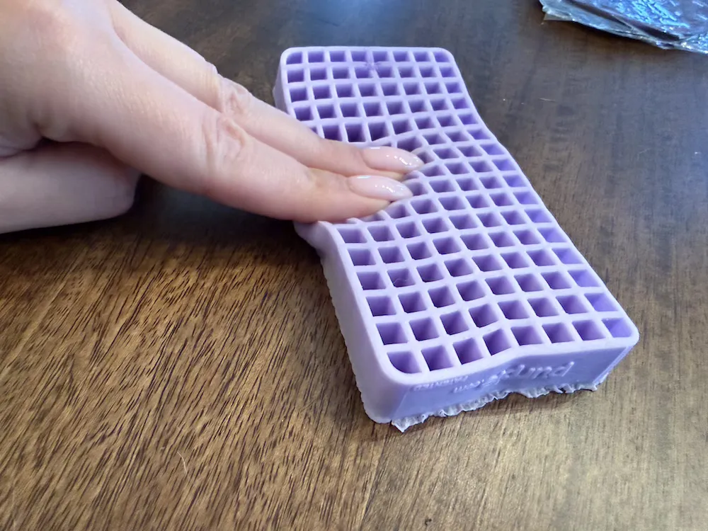 Purple GelFlex Grid sample compressed by hand