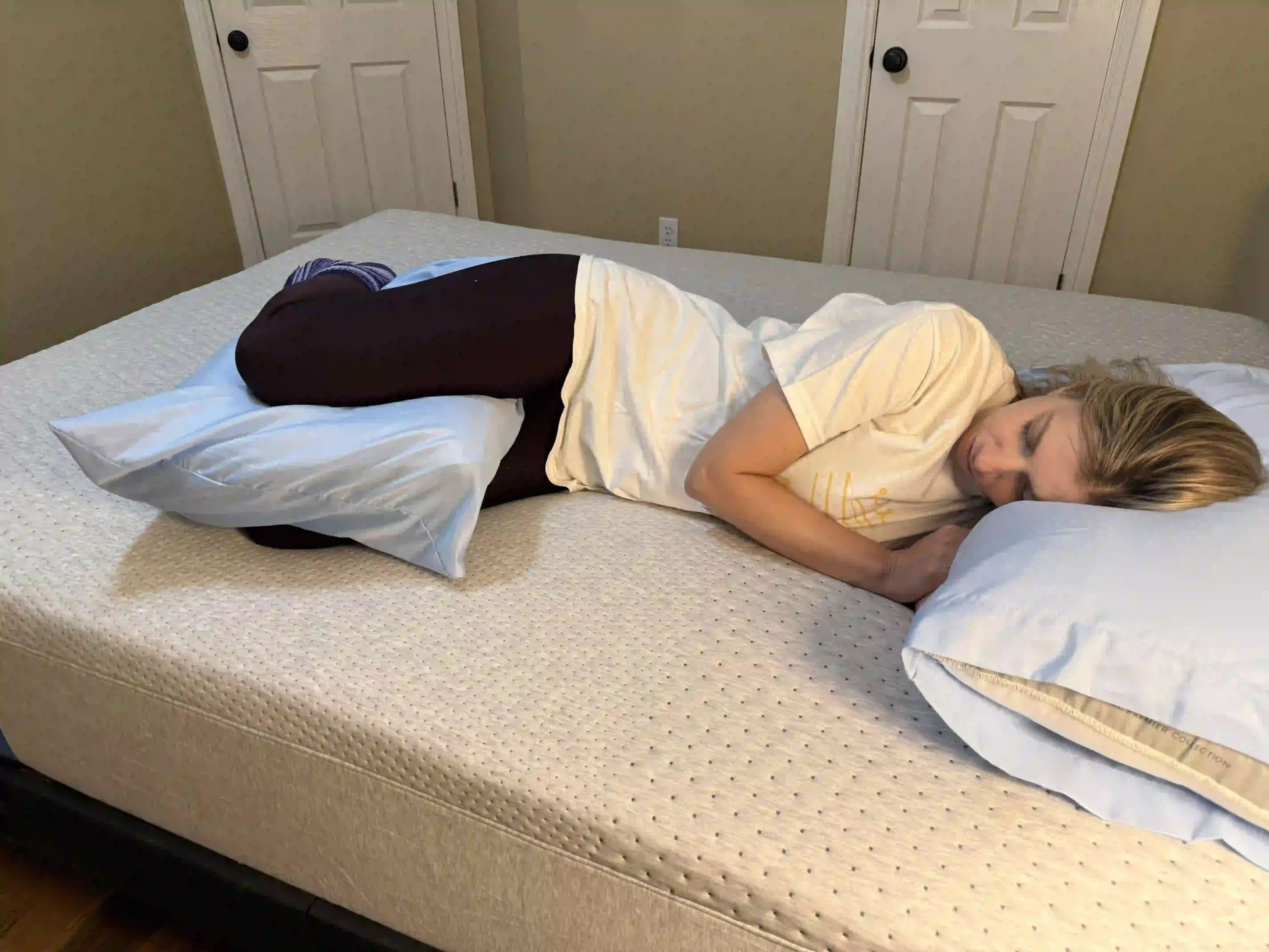Close view of side sleeper with pillow between knees for side sleeping alignment